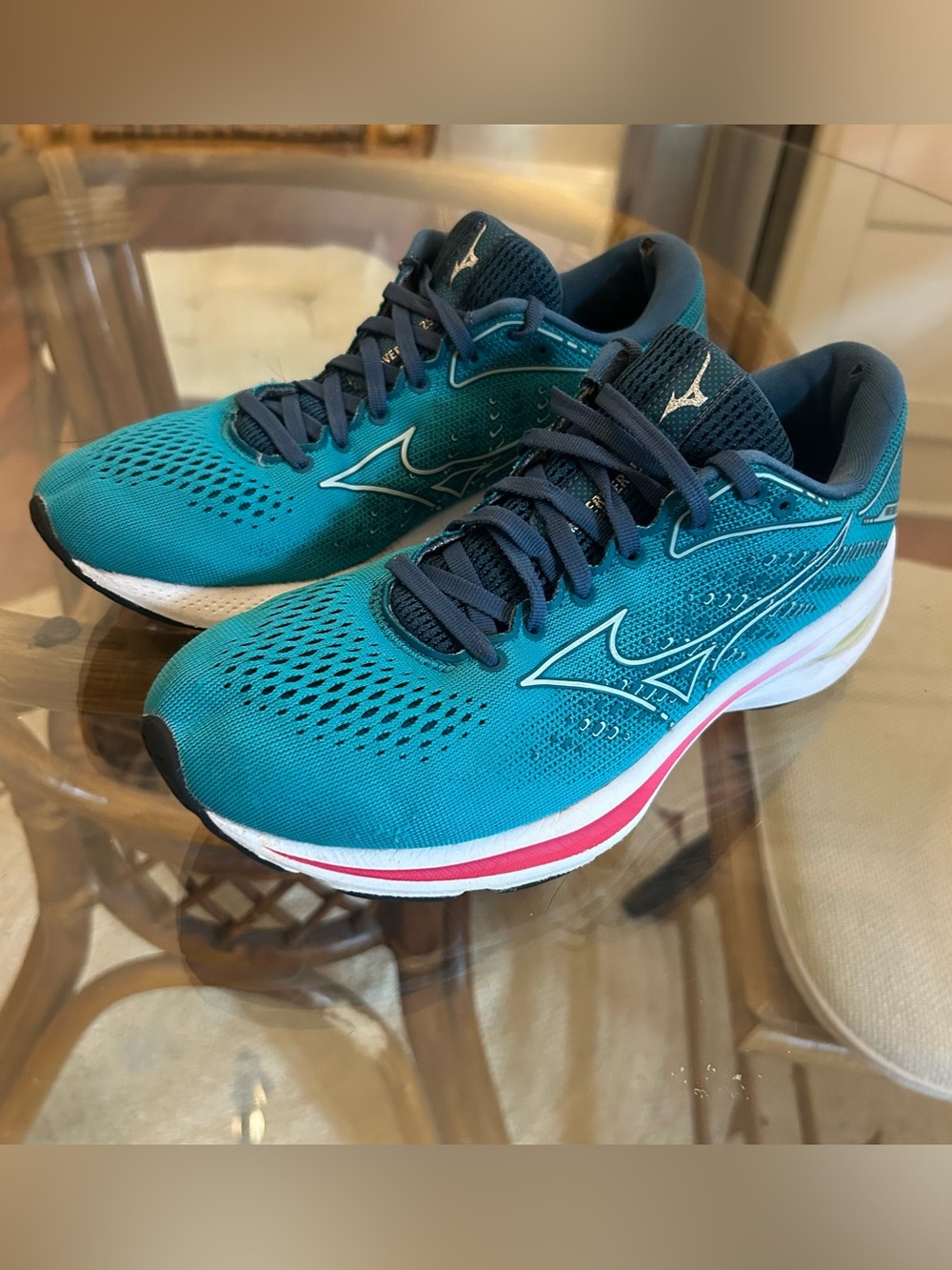 Mizuno sneakers size 8.5